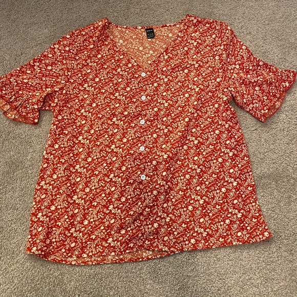 SHEIN Flowy Floral Top - Picture 1 of 3